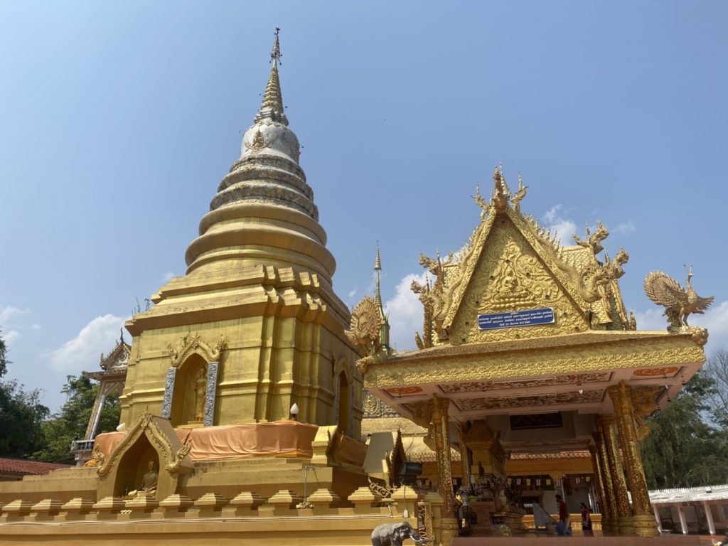 วัดพระธาตุจอมสัก Wat Prathat Jom Sak